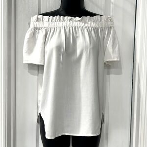 White Off Shoulder Top by Style Envy Size Small